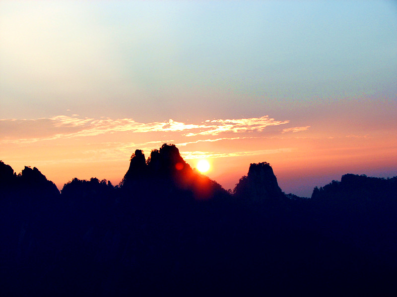 <font color='#000099'>黃山(觀日出)、西海大峽谷(賞晚霞)、雙古民居</font>